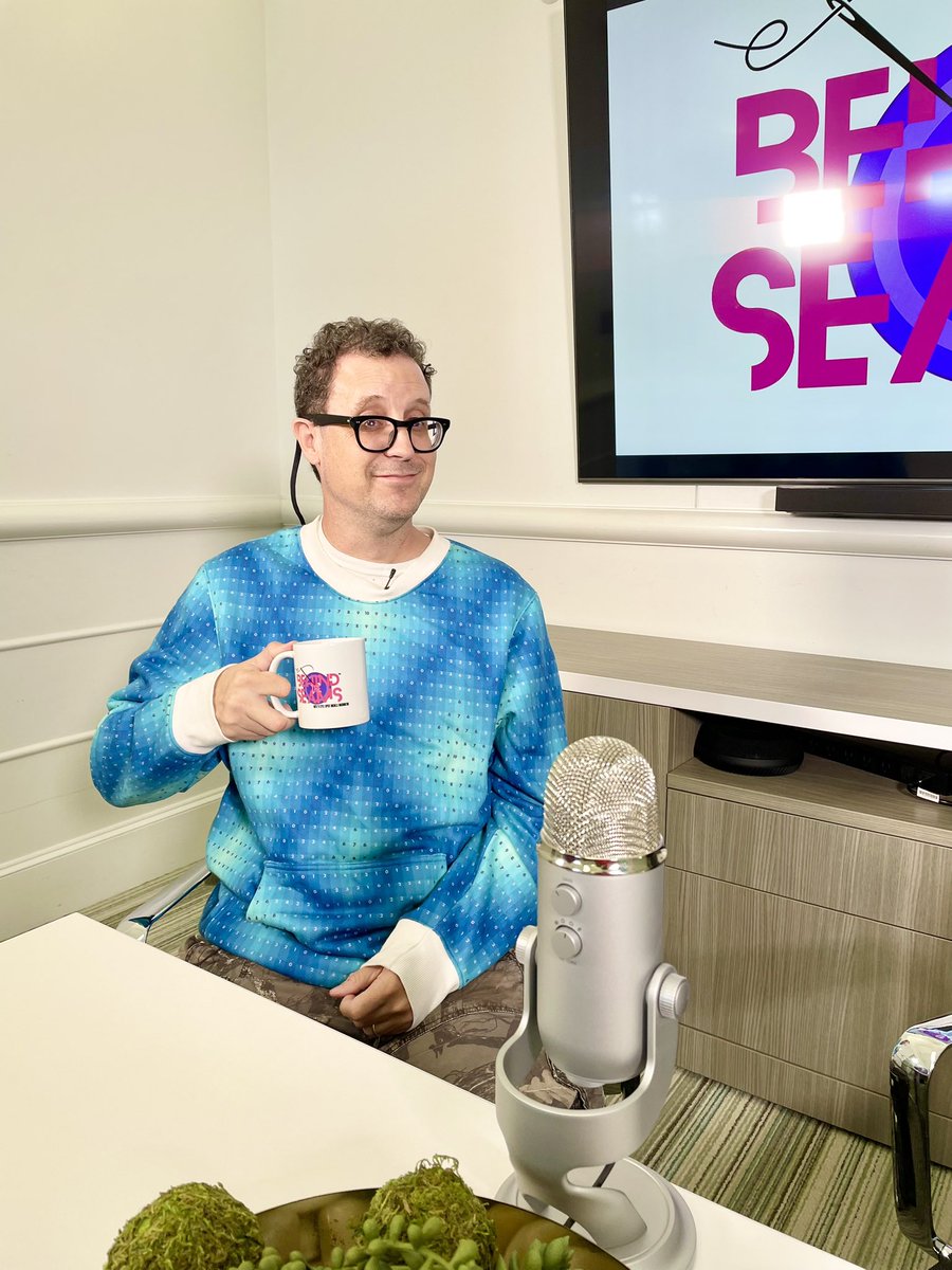 StylistMichelle's tweet image. Its a WRAP! 🎬🎥🤩 Behind the SEAMS®…EPISODE 3 of NEW SEASON 2…Designer RYAN BRITTON (@thenationalbureau | Brand: The National Bureau of Product Research) STAY TUNED…😎 #BehindtheSEAMS #fashion #fashiondesigner #TV #television #talkshow #broadcast #tvstyleexpert