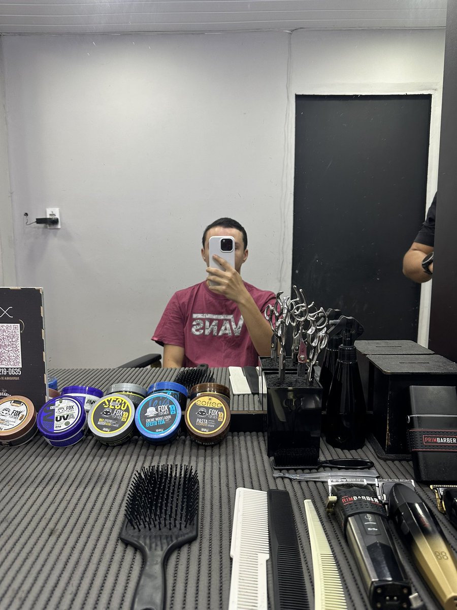 O careca do team ballet chegou pra raspar a cabeça kkkkk