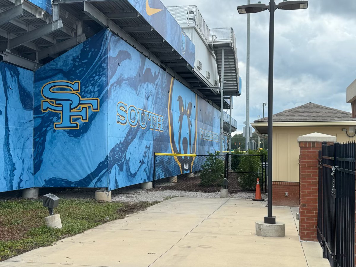 Collins Company (@collins_comp) on Twitter photo 📍South Florence High School doesn’t just show up, they show out. These bold custom graphics aren’t just for looks, they’re a reflection of Bruin pride, power, and presence. 💪💙💛
Thank you <a href="/SouthFlorencee/">South Florence High</a>
@bsnsports
#BruinPride #SouthFlorenceStrong #athleticfacilities 📍South Florence High School doesn’t just show up, they show out. These bold custom graphics aren’t just for looks, they’re a reflection of Bruin pride, power, and presence. 💪💙💛
Thank you <a href="/SouthFlorencee/">South Florence High</a>
@bsnsports
#BruinPride #SouthFlorenceStrong #athleticfacilities