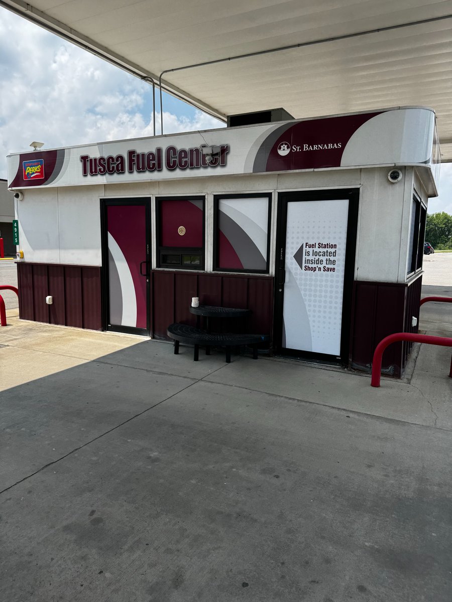 SparkSigns's tweet image. Thanks to Shop’n Save in Beaver for having us install window graphics to guide customers to their new pay station. Clear signage = smooth experience.

👉 sparksigns.com

#spark #windowgraphics #wayfindingsigns #ShopnSave #BeaverPA