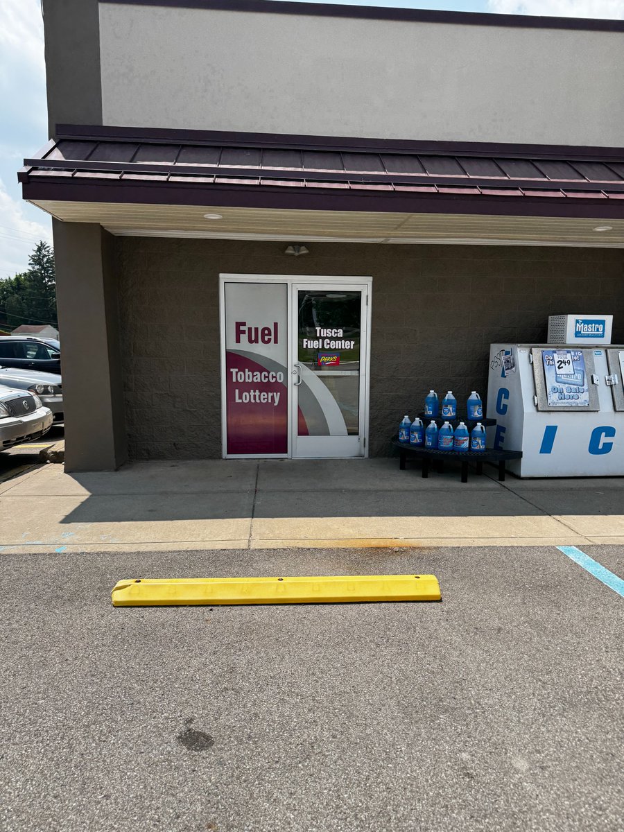 SparkSigns's tweet image. Thanks to Shop’n Save in Beaver for having us install window graphics to guide customers to their new pay station. Clear signage = smooth experience.

👉 sparksigns.com

#spark #windowgraphics #wayfindingsigns #ShopnSave #BeaverPA