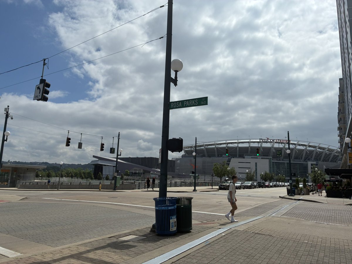 millercpa's tweet image. Great time at Kentucky Society of CPAs  Family Fun Day at Cincinnati REDS Game at Great American Ball 🏈 Park - Cincinnati, Ohio with Olivia N. Davis, CPA and Kevin Miller last Sunday ❤️