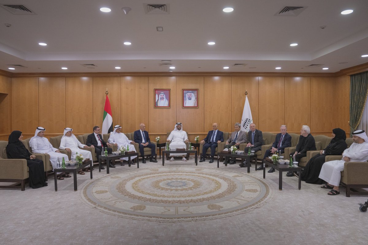 عقدنا اليوم الاجتماع الـ59 لمجلس أمناء جامعة الشارقة واعتمد المجلس الموازنة التشغيلية للعام الأكاديمي القادم بقيمة مليار و270 مليون درهم، ووافق على تخريج 2026 طالباً وطالبة أنهوا متطلبات التخرج، مبارك لهم هذا الإنجاز المستحق وبما تحققه الجامعة من تطور أكاديمي وبحثي وإداري.