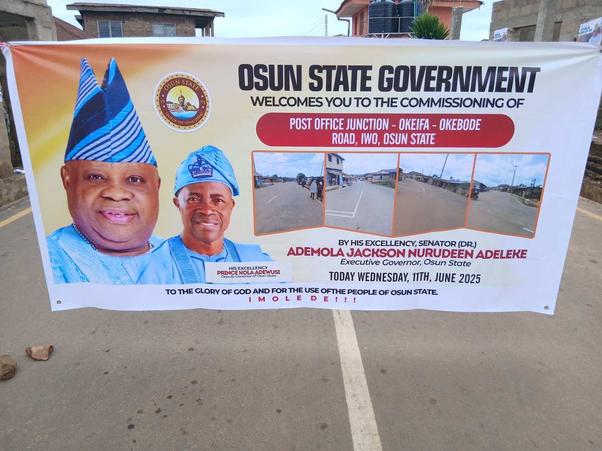 Osun_Works_Min's tweet image. The Commissioner for Special Duties and Regional Integration Dr. B.T. Salami with the Permanent Secretary, Ministry of Works and Infrastructure Egnr Bashir Bello and the Director of Highway, Ministry of Works and Infrastructure, Engr Moruf Ojebode preparing the forte as Governor…