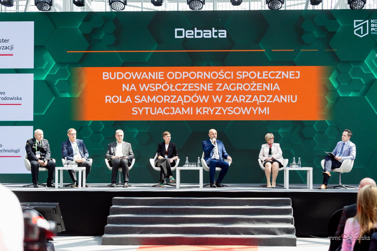Kongres Bezpieczeństwo Polski (@totalsecuritypl) on Twitter photo Za nami kolejna debata w części wspólnej hasztag#SCF2025 i hasztag#KBP2025- „Budowanie odporności społecznej na współczesne zagrożenia. Rola samorządów w zarządzaniu sytuacjami kryzysowymi”.    #SCF2025 #SmartCityForum2025 #KBP2025 #KBPRZESZÓW #KongresBezpieczenstwoPolski2025 Za nami kolejna debata w części wspólnej hasztag#SCF2025 i hasztag#KBP2025- „Budowanie odporności społecznej na współczesne zagrożenia. Rola samorządów w zarządzaniu sytuacjami kryzysowymi”.    #SCF2025 #SmartCityForum2025 #KBP2025 #KBPRZESZÓW #KongresBezpieczenstwoPolski2025