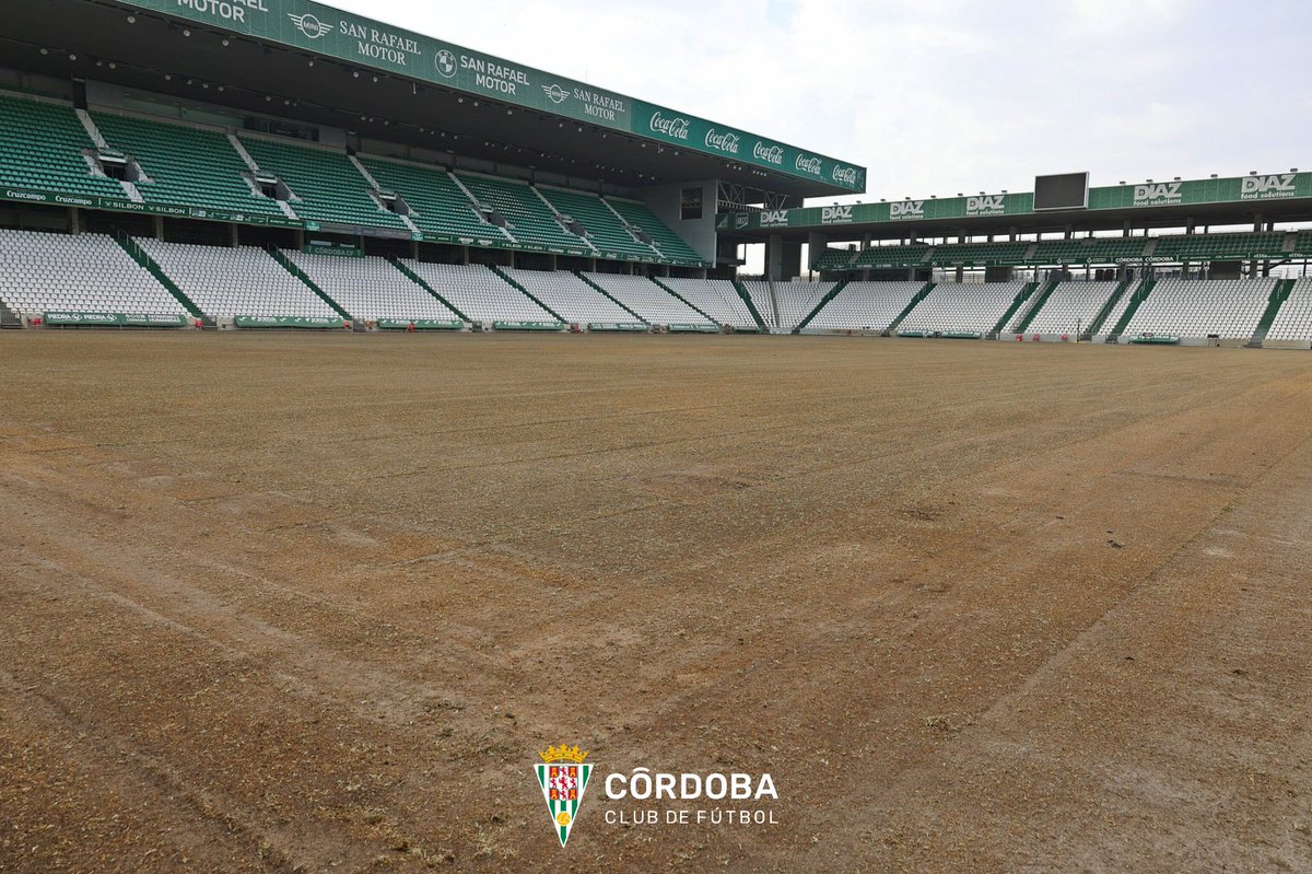 📷 El #CórdobaCF muestra como va el cambio integral de césped y sistema de riego de El Arcángel. Obligada intervención para seguir compitiendo en Laliga. 

#futmasc #LaLigaHypermotion #SegundaDivisión