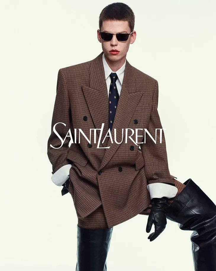 A Measured Cast of Models in Saint Laurent Fall 2025 Lookbook - more here: malemodelscene.net/models/models-…

Models in #SaintLaurent Fall 2025 lead with stillness, form, and exact control. #AnthonyVaccarello designs the Fall 2025 collection with a clear priority: presence over excess. The