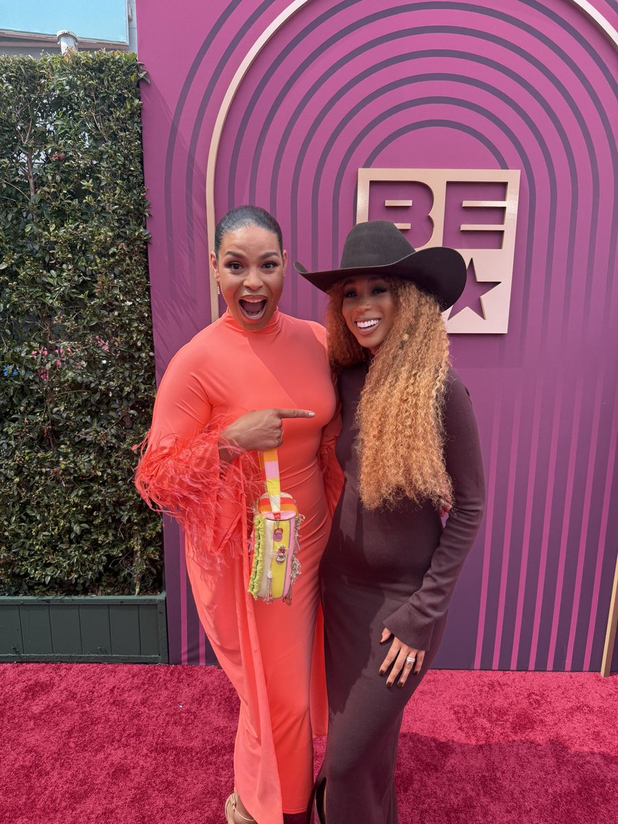 TieraMusic's tweet image. been doing some cool things lately @BETAwards. and finally got to meet my sis @JordinSparks 😊