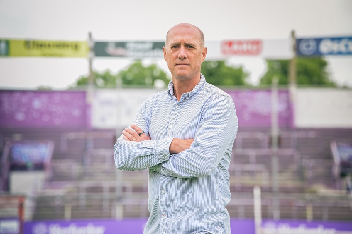 Rekordspieler Joe Enochs, der in seinen 21 Jahren beim VfL auch als Cheftrainer und als Nachwuchsleiter für die Lila-Weißen tätig war, nimmt ab sofort seine Arbeit als Direktor Fußball auf.

Alle Infos 👉🏼 vfl.de/welcome-back-j…

#vfl1899