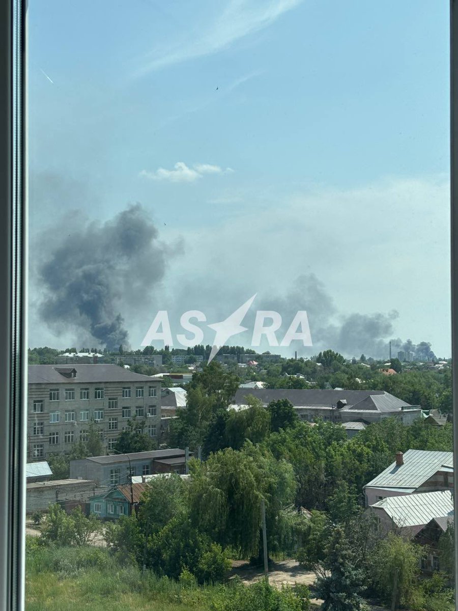 Maks_NAFO_FELLA's tweet photo. 👀💥 A loud explosion was heard in Engels

❗️Local residents are reporting a large column of smoke. There is no official information about the origin of the explosion yet. https://t.co/3mk23KLqnY