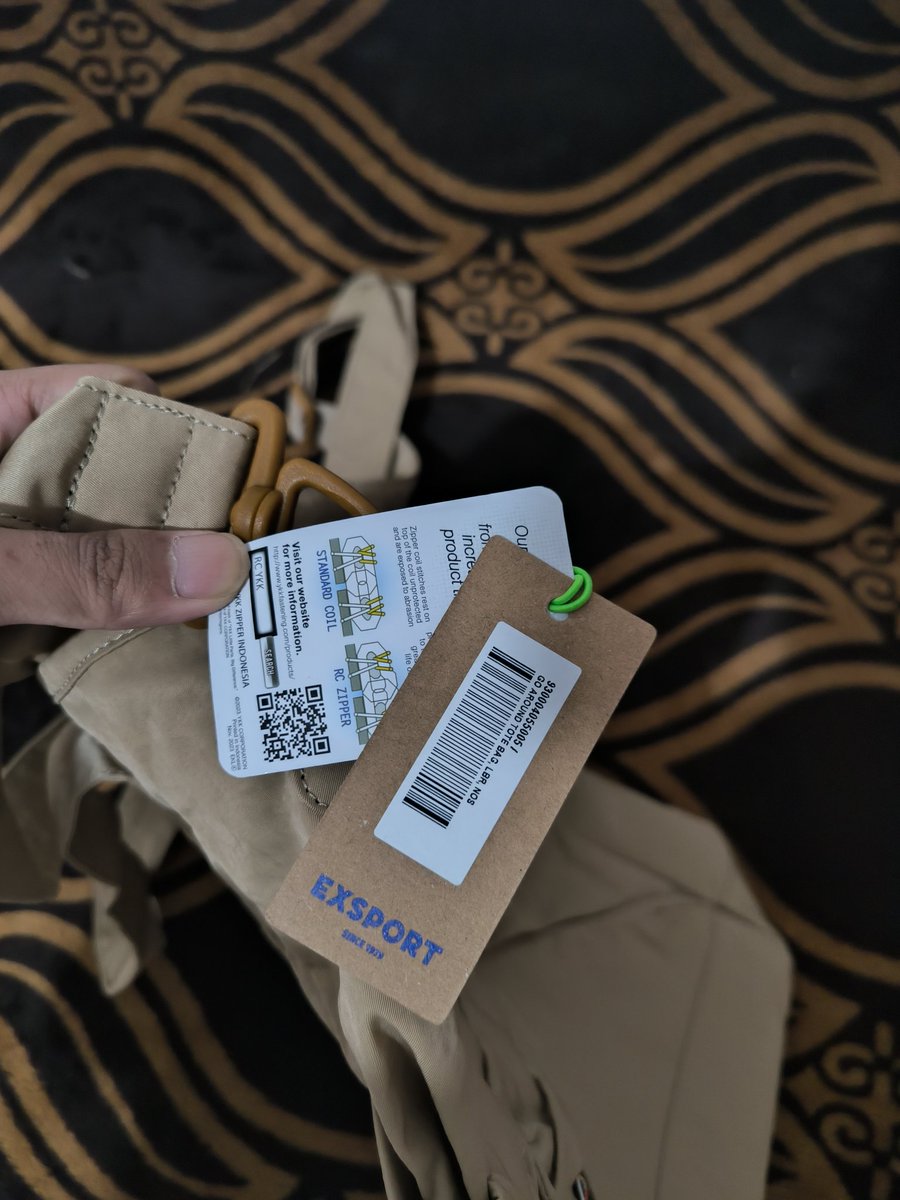 Hal Random tweet media