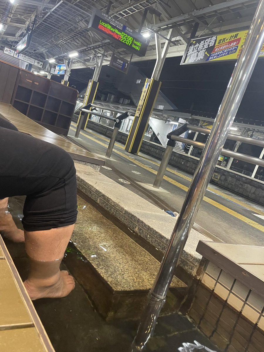 とりあえずいわき行きの電車が来るまで湯本駅の足湯に浸かってます♨️旅してます✨できることなら全部アウェイ行きたい。
#ブラウブリッツ秋田 #秋田一体魂 #温泉 #アウェイツーリズム