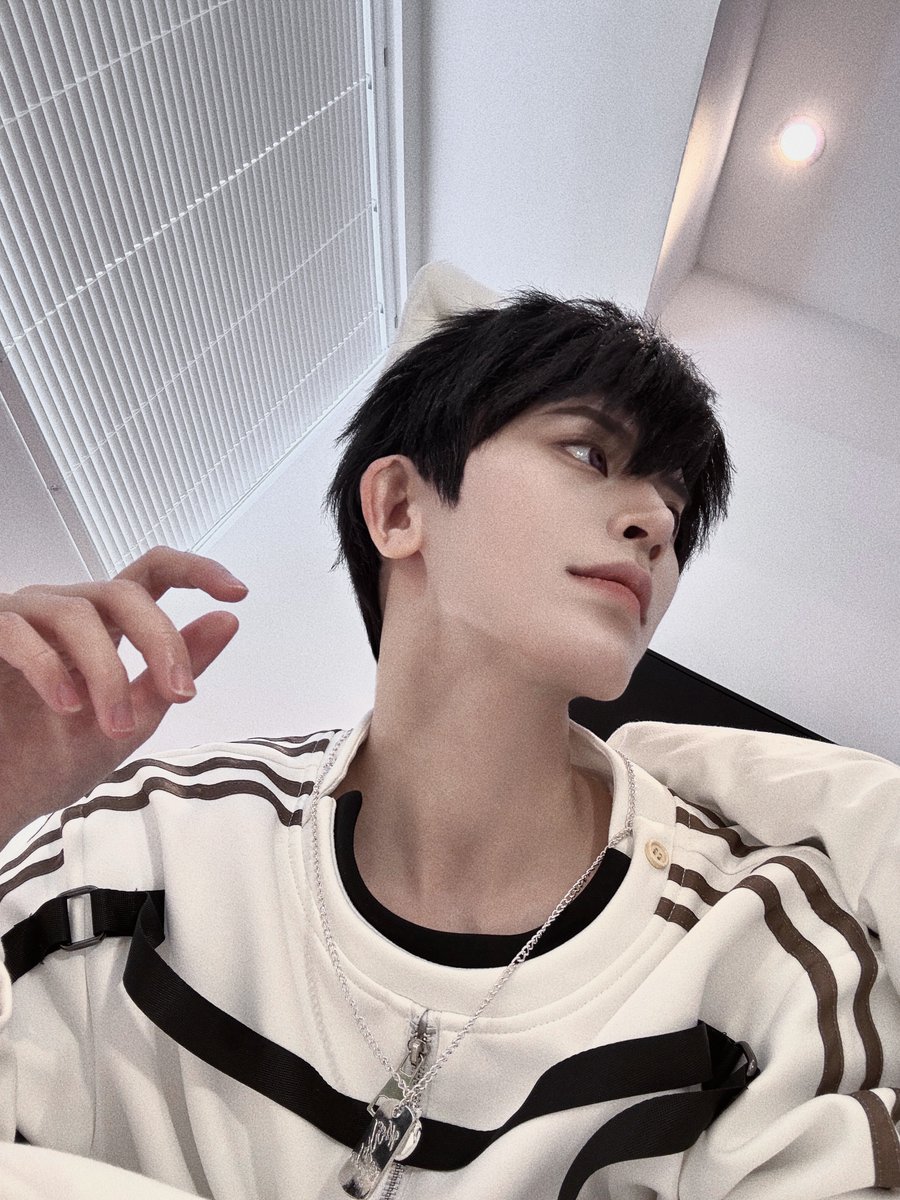 _deki_s's tweet photo. 奶奶敲門大事不妙☹️

#Caleb #夏以晝 #恋と深空 #하우주 #loveanddeepspace #マヒル https://t.co/EZ6OUJI45E