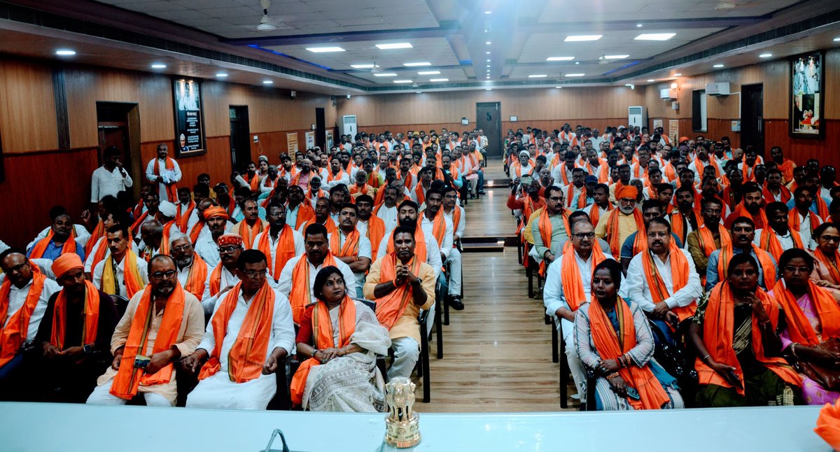 Samrat Choudhary (@samrat4bjp) on Twitter photo рд╕рд╛рдорд╛рдЬрд┐рдХ рд╕рдореНрдкрд░реНрдХ рдХрд╛рд░реНрдпрдХреНрд░рдо рдХреЗ рддрд╣рдд рдЖрдЬ рднрд╛рдЬрдкрд╛ рдкреНрд░рджреЗрд╢ рдХрд╛рд░реНрдпрд╛рд▓рдп рдореЗрдВ рдЖрдпреЛрдЬрд┐рдд рдХреБрд╢рд╡рд╛рд╣рд╛ рд╕рдорд╛рдЬ рдХреА рдмреИрдардХ рдХреЛ рд╕рдВрдмреЛрдзрд┐рдд рдХрд┐рдпрд╛ред
рдПрдирдбреАрдП рд╕рд░рдХрд╛рд░ рдореЗрдВ рд╕рднреА рд╕рдорд╛рдЬ рдХрд╛ рдЙрдЪрд┐рдд рд╕рдореНрдорд╛рди, рдпреЛрдЧрджрд╛рди рдФрд░ рдкреНрд░рддрд┐рдирд┐рдзрд┐рддреНрд╡ рдирд┐рд╢реНрдЪрд┐рдд рд╣реИред
#NDA4Bihar #SamajikSampark #BJP4Bihar #NewBihar рд╕рд╛рдорд╛рдЬрд┐рдХ рд╕рдореНрдкрд░реНрдХ рдХрд╛рд░реНрдпрдХреНрд░рдо рдХреЗ рддрд╣рдд рдЖрдЬ рднрд╛рдЬрдкрд╛ рдкреНрд░рджреЗрд╢ рдХрд╛рд░реНрдпрд╛рд▓рдп рдореЗрдВ рдЖрдпреЛрдЬрд┐рдд рдХреБрд╢рд╡рд╛рд╣рд╛ рд╕рдорд╛рдЬ рдХреА рдмреИрдардХ рдХреЛ рд╕рдВрдмреЛрдзрд┐рдд рдХрд┐рдпрд╛ред
рдПрдирдбреАрдП рд╕рд░рдХрд╛рд░ рдореЗрдВ рд╕рднреА рд╕рдорд╛рдЬ рдХрд╛ рдЙрдЪрд┐рдд рд╕рдореНрдорд╛рди, рдпреЛрдЧрджрд╛рди рдФрд░ рдкреНрд░рддрд┐рдирд┐рдзрд┐рддреНрд╡ рдирд┐рд╢реНрдЪрд┐рдд рд╣реИред
#NDA4Bihar #SamajikSampark #BJP4Bihar #NewBihar
