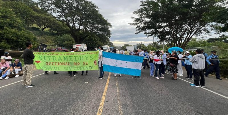 🔴#RadioHRN Carlos Tosa, productor nacional.
"Las marchas registradas en las últimas horas no se desarrollan en contra del gobierno, lo que queremos demostrar es que los problemas se pueden resolver sí escuchan a los afectados".  👇

radiohrn.hn
