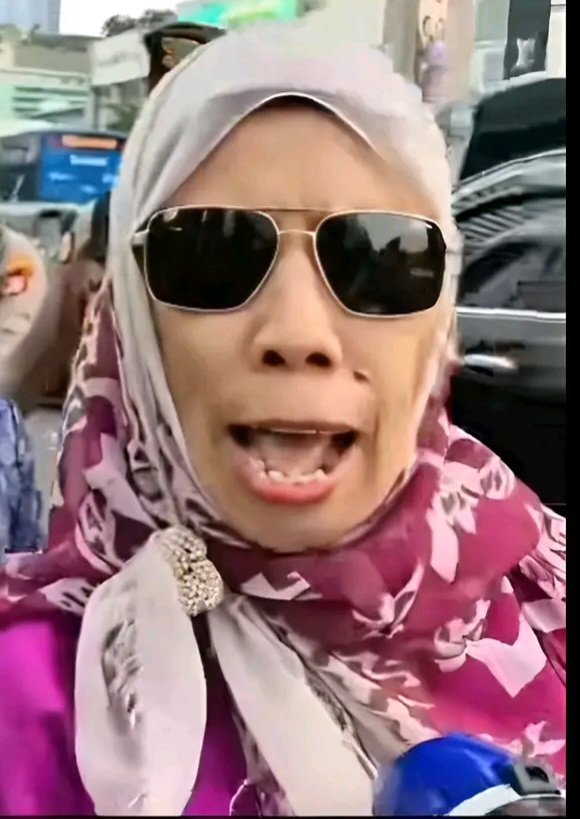 Salah satu bentuk bidadari penghuni syurga 
😍 😘