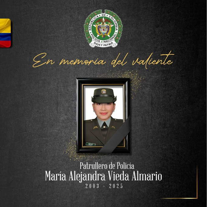 La asesinaron cumpliendo con su deber!! 
Pero a la "elite" no le importa un pepino, ella no merece paralizar el país, ni siquiera una oración, su sangre no es de cuna noble, no merece las primeras planas de los grandes diarios ni noticieros en tv.
Descanse en paz M. Alejandra...