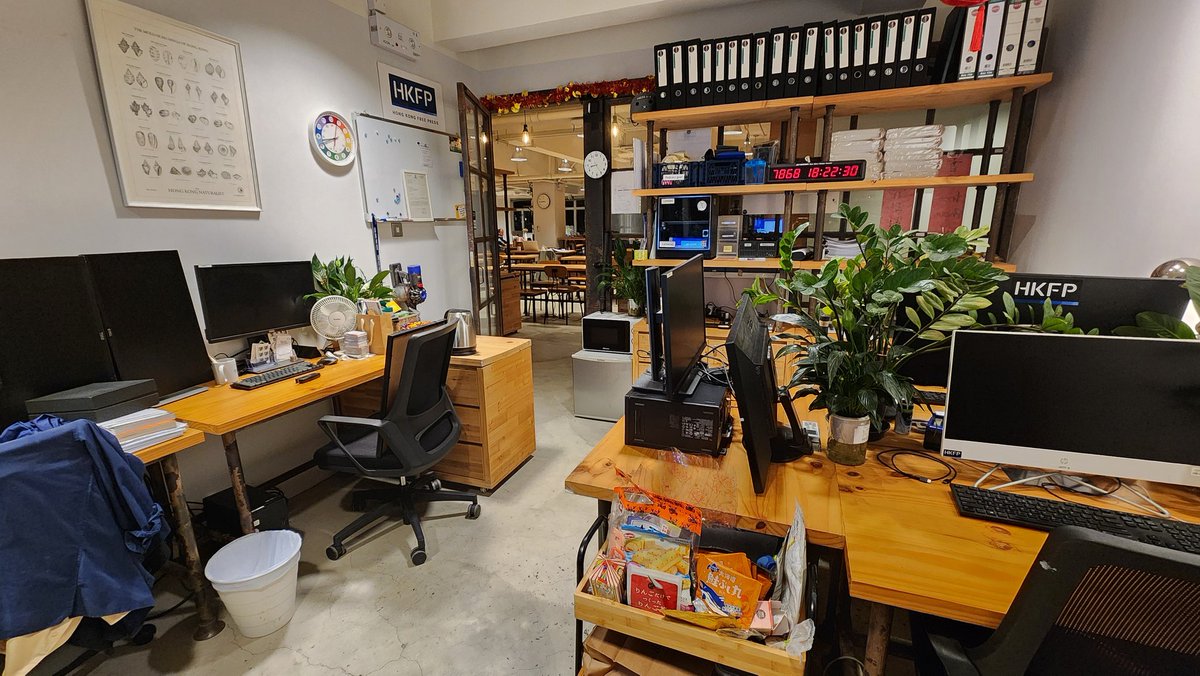 2/ More cramped &amp; some staff will have to work remotely more.

But the idea is to ensure headcount, journo salaries &amp; content are unaffected.

This is part of a dozen-odd cuts I've made over the past year or two as we tackle our 4th year of deficit. support.hongkongfp.com