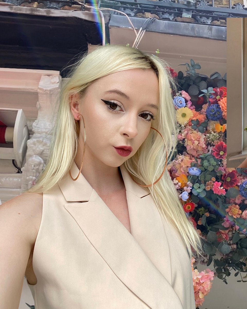 Ellie πΈ (@_ellielee0) on Twitter photo Happy day everyone, I wanted to be stylish today π
π Happy day everyone, I wanted to be stylish today π
π