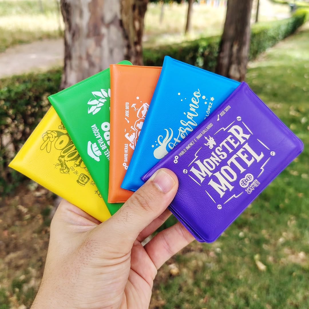 Con este calorcito ☀️, estos juegos en formato carterita son tu salvación. ¿Parque, piscina, playa? Llévalos donde quieras y que la diversión no pare. 😉
.
No dudéis en seguir la nueva andadura de Cacahuetes y Limones en las redes de Rocket Lemon 🍋👉👉 <a href="/rocketlemon/">Rocket Lemon Games 🚀🍋</a>