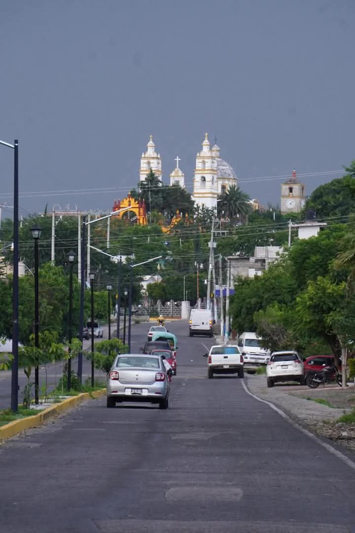 Buenos días amigas hermosas.
Les deseo un feliz miércoles 
lleno de bendiciones.
Saludos, besos y abrazos.
Ruben Díaz Olivarez