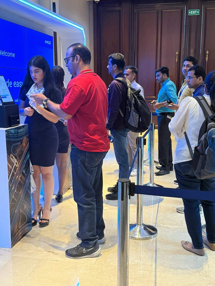 Dell_IN's tweet photo. #LIVE from #Pune
The launch is heating up, and so is the Social Booth! 
Come take a selfie, share your #AI journey, and tag us using #DellAIMadeEasy. Let’s see those tweets roll in. The more you post, the more you win! 
*T&amp;Cs apply

#PuneLaunch #PowerEdge #AIServers https://t.co/NTfsEGqEWG