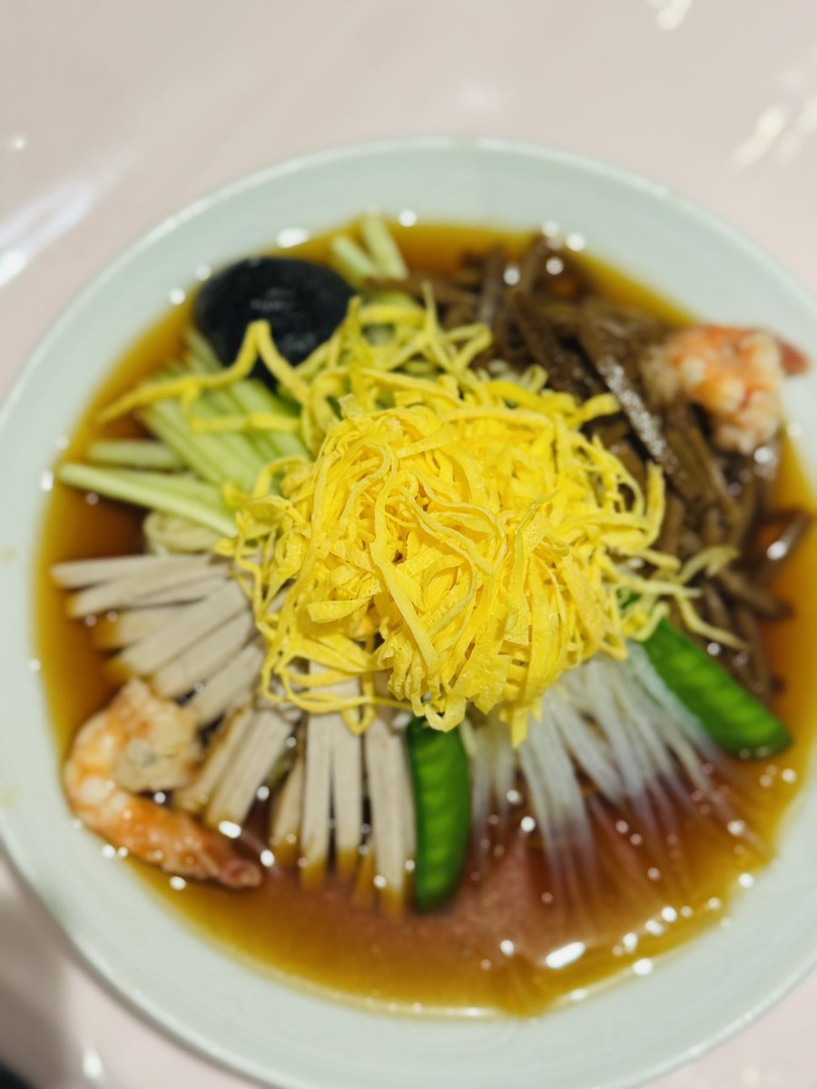 【神保町的美食】
揚子江菜館 富士山中華涼麵
🌱東京都千代田区神田神保町１丁目１１−3
一碗大满足！里面还藏了惊喜。