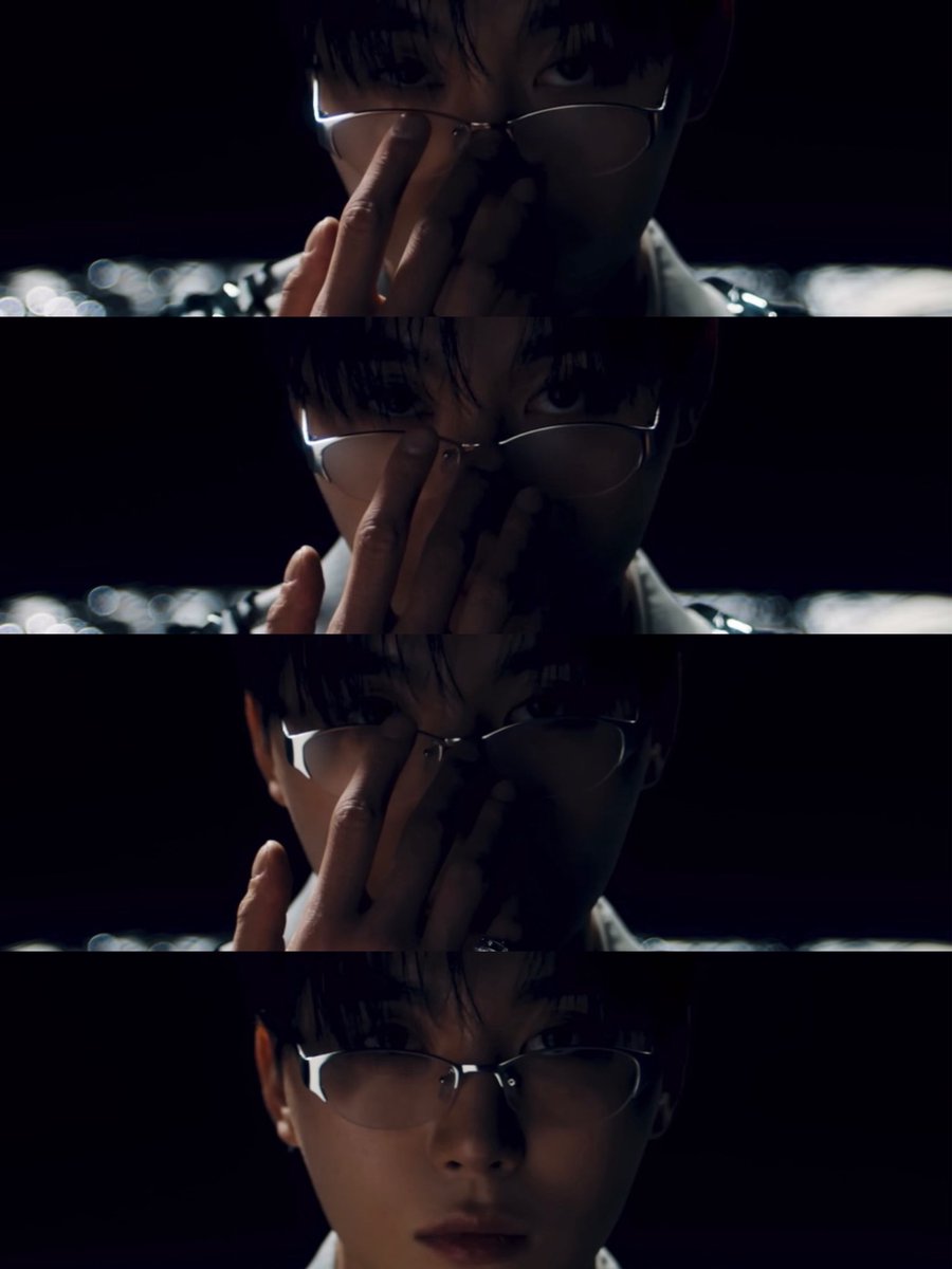 uribooslatte's tweet image. this hot guy right here? boo seungkwan is his name. remember that.