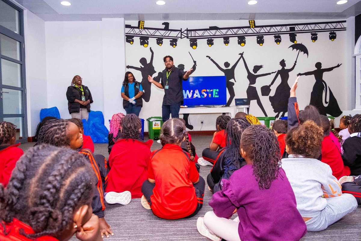 PAKPROKenya's tweet image. What a great day we had at Brookhouse School! Through our Tunawezesha programme, we got young minds excited about waste segregation and understanding the difference between wet waste and dry waste. It&apos;s never too early to learn good habits! 
#YourPROofChoice #WasteManagement