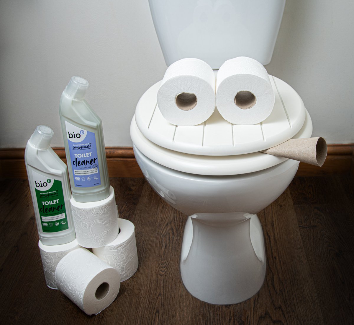 Flush away nasties the natural way 🚽

Bio-D Toilet Cleaner neutralises 99.9% of bacteria &amp; removes limescale

🌿 Fragrance Free (Allergy UK Approved)
🌲 Pine &amp; Cedarwood
♻️ Refill sizes available!

#EcoCleaning #Vegan #ToiletCleaner #Refill #BCorp