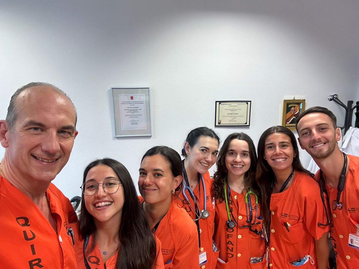 ¡Hoy sí que sí! Ya con el equipo completo 💪 recibimos con inmensa alegría a la nueva promoción de R1 🎉. Uno de los días más bonitos del año: ver a jóvenes médicos elegir anestesiología con pasión y números top 💉✨ ¡Bienvenid@s! 💙 #OrgullodeserAnestesista