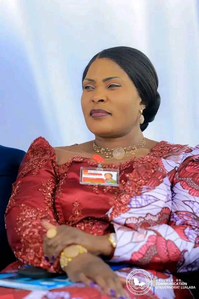 #RDC: Fifi Masuka ne devrait pas être considérée comme meilleure Gouverneure de province.Placés ds les mêmes conditions que celles du Lualaba, les autres Gouverneurs feraient des exploits,de fois plus grands que ceux du Lualaba. Qu'à cela ne tienne,elle mérite des félicitations.