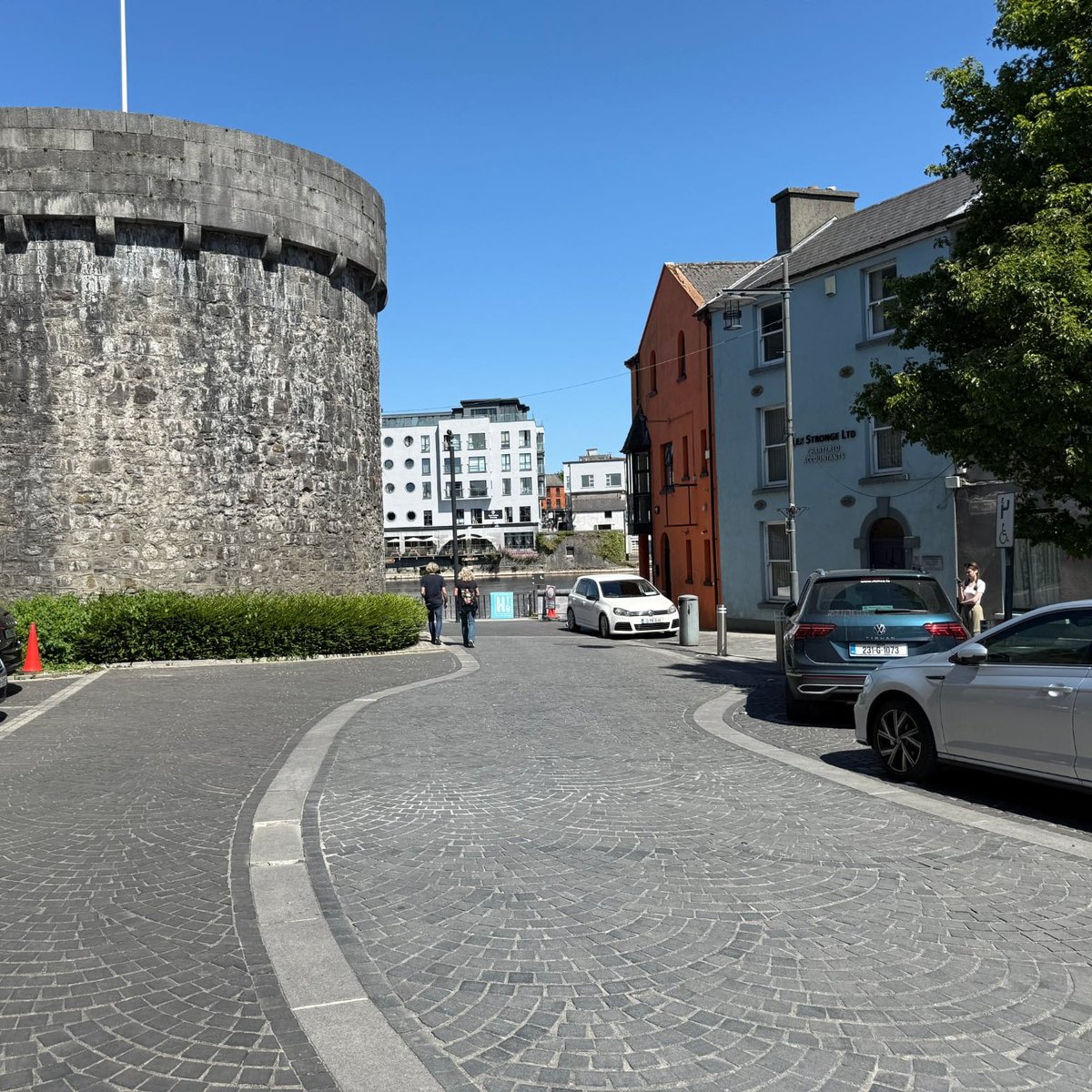 POV: Athlone in June 😍

Blue skies, riverside strolls and colourful streets – Athlone does summer right. ☀️🍦🚤

It’s a pretty great place to live and learn, just saying 👀

#Athlone #YourUniversityTown