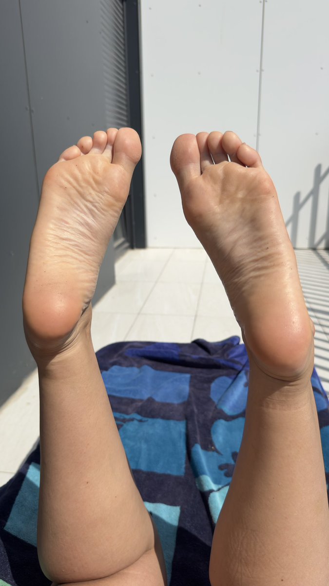 Don’t you wanna touch them?😚