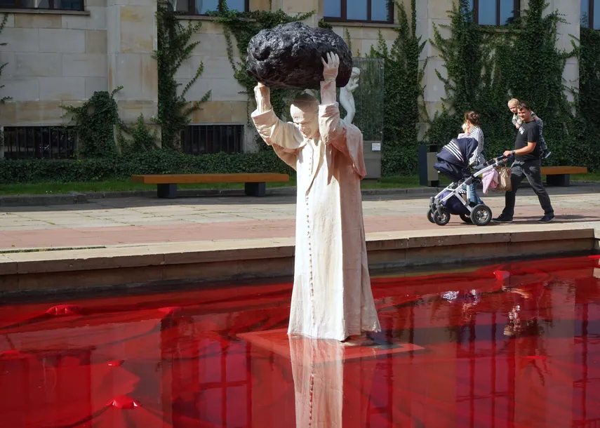 exe (@exeresiss) on Twitter photo 