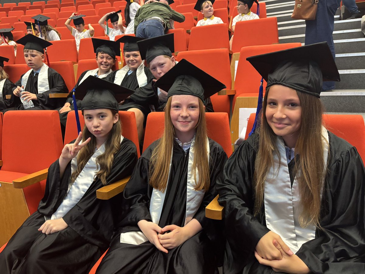 greenparkschool's tweet image. Fabulous morning at Edge Hill University celebrating our graduates from year two and year six from Children’s University 👏🏻👏🏻@GPSYear6 @GPSYear2 #gpssuccess @SeftonCU