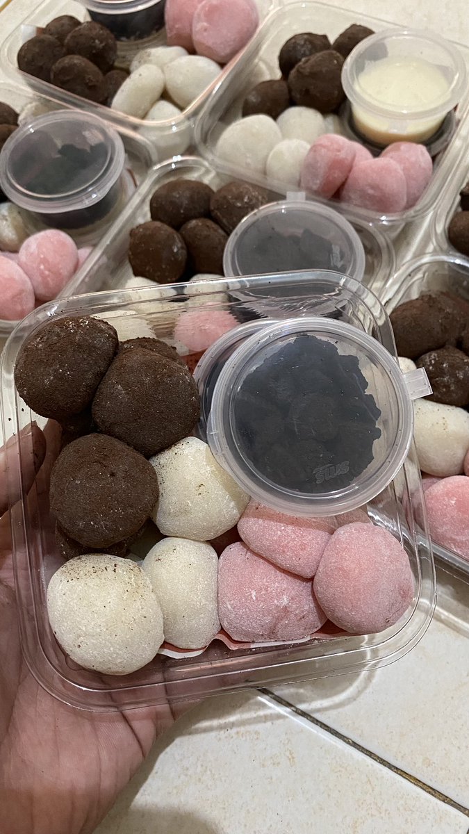 alo guyss open yaah jumat untuk pengiriman unesa lidah wetan🤗 

15.000 sebox yahh, yg mau bs dm😻