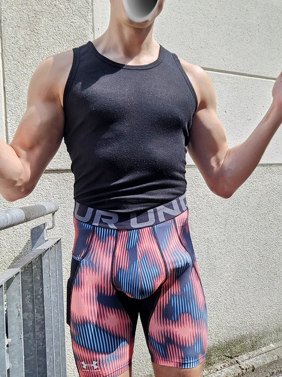 halfway thru lifting in these, I went to the urinals and a muscular boy invited me into a stall where we got into trouble 🥵