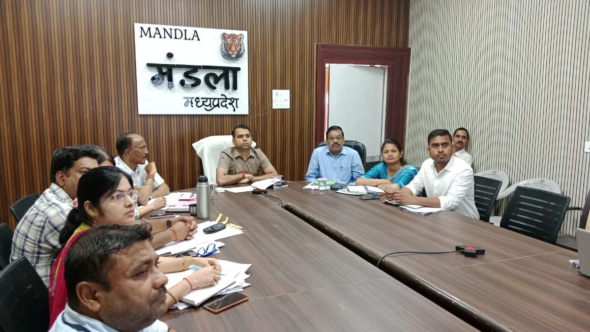 प्रमुख सचिव राजस्व श्री विवेक कुमार पोरवाल ने समस्त कलेक्टर्स को वीसी के माध्यम से संबोधित किया। उन्होंने कहा कि एक ही परिसर में लग रहे समकक्ष राजस्व न्यायालयों को मर्ज करने की कार्यवाही कराएं। 

RM-facebook.com/share/p/1Fp94b…
#mandla