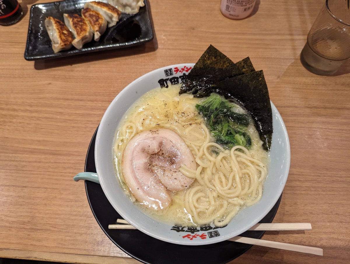 sae_soui2's tweet image. ♡2025.6.8♡
最近色々あって、出たかった大会もキャンセルしたりエントリーできなかったりしましたが、久しぶりに復活🐢❗
足健懐メロ大会に出場しました🎤
欧陽菲菲さんの【ラヴ・イズ・オーヴァー】を歌い、何とか特別賞😌
終了後、女子たちとのビンゴやラーメン🍜も楽しかった🥰
＃足利健康ランド