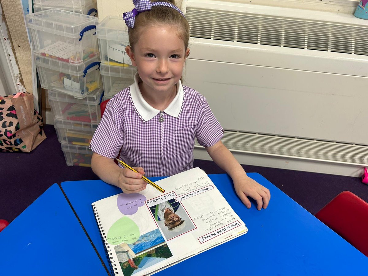 StAlbans_Sch's tweet photo. Year One have had a fabulous day learning about the life of David Hockney and exploring his work. They have used different paints to create water scenes and reflected on which type they prefer. 🎨 #ArtDay #MrsJ https://t.co/hJOaryArQ9