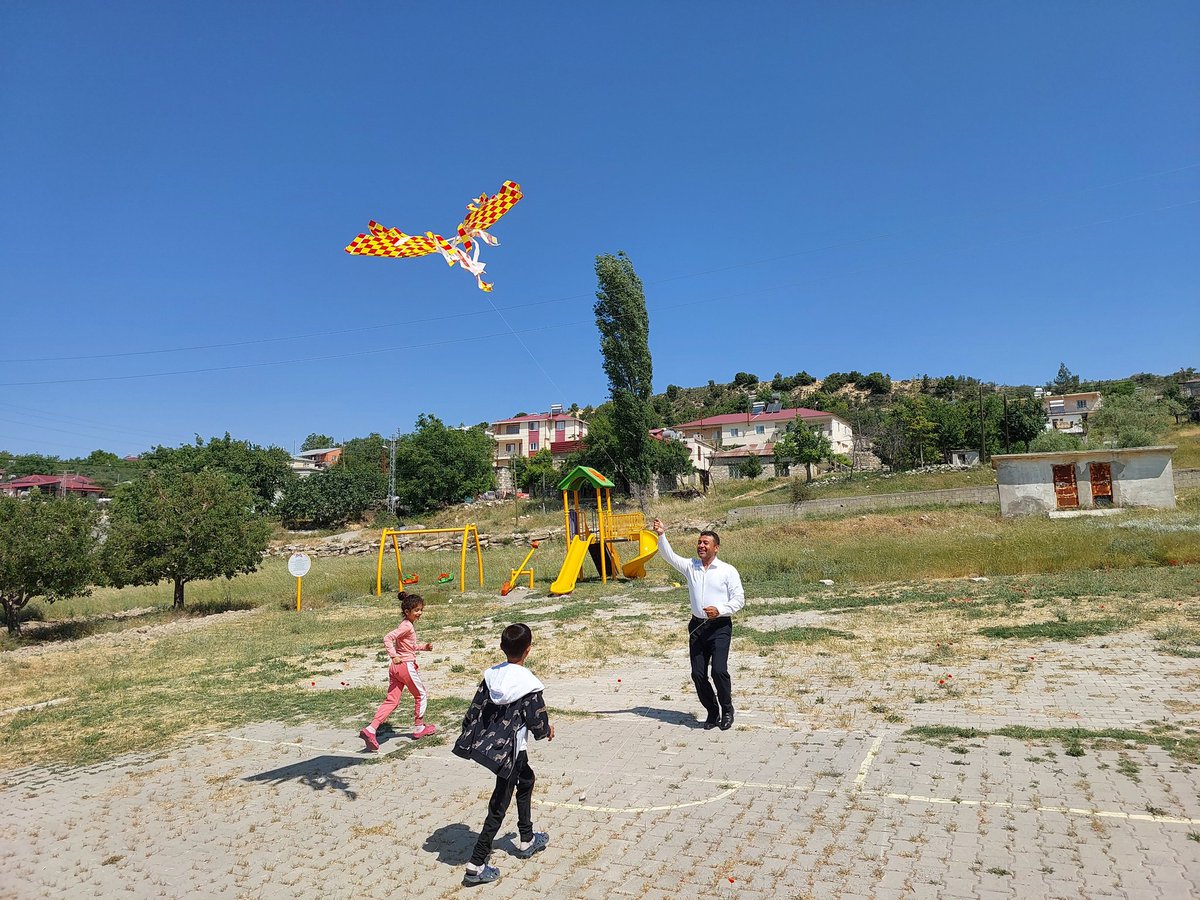 Gülnar İlçe Millî Eğitim Müdürlüğü (@gulnarmem) on Twitter photo İlçe Milli Eğitim Müdürümüz Hüseyin Kadim Demirözü Perçem BSİ 'yi ziyaret ederek öğretmen ve öğrencilerimizle bir araya geldi.
<a href="/yusufziyayakti/">Yusuf Ziya Yaktı</a>
<a href="/fazilet_durmus/">Fazilet Öğretmen 🇹🇷</a>
<a href="/FatihBurgut/">Fatih BURGUT</a>
<a href="/h_kadim33/">Hüseyin KADİM</a>
<a href="/MersinMEM/">Mersin İl Millî Eğitim Müdürlüğü</a> İlçe Milli Eğitim Müdürümüz Hüseyin Kadim Demirözü Perçem BSİ 'yi ziyaret ederek öğretmen ve öğrencilerimizle bir araya geldi.
<a href="/yusufziyayakti/">Yusuf Ziya Yaktı</a>
<a href="/fazilet_durmus/">Fazilet Öğretmen 🇹🇷</a>
<a href="/FatihBurgut/">Fatih BURGUT</a>
<a href="/h_kadim33/">Hüseyin KADİM</a>
<a href="/MersinMEM/">Mersin İl Millî Eğitim Müdürlüğü</a>