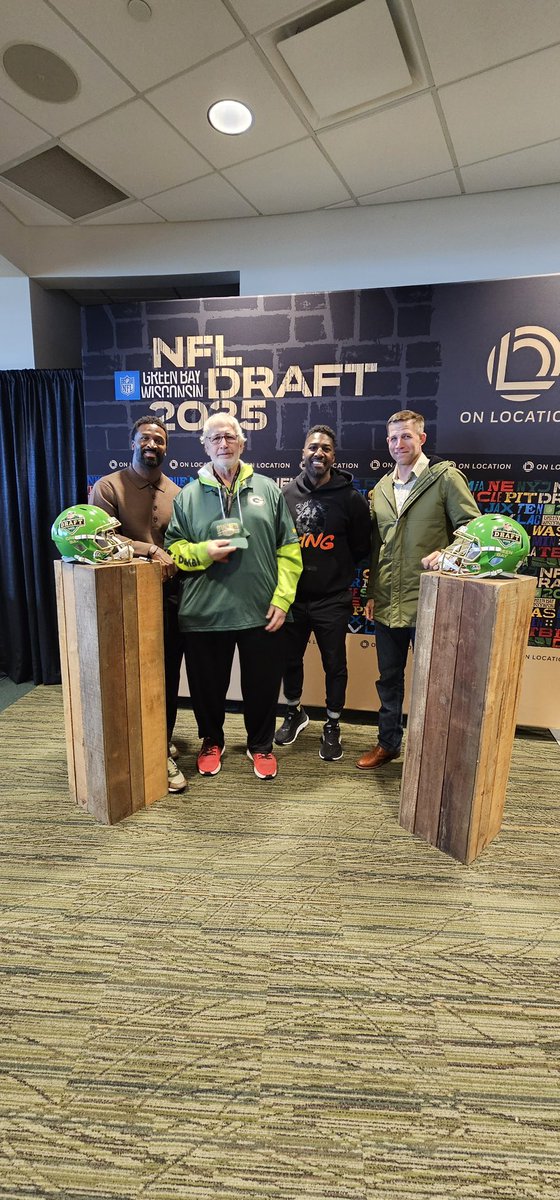 rfdembia's tweet photo. @KyleBrandt @gmfb Who doesn’t belong? https://t.co/adwo3MMgkm