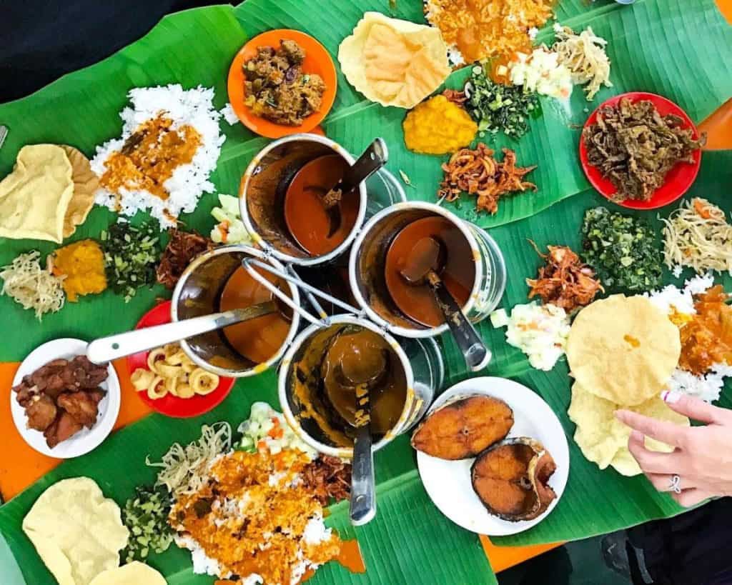 IzzraifHarz's tweet image. and I love that for us!! some people need a passport for variety. us? we just visit a food court 😋😋