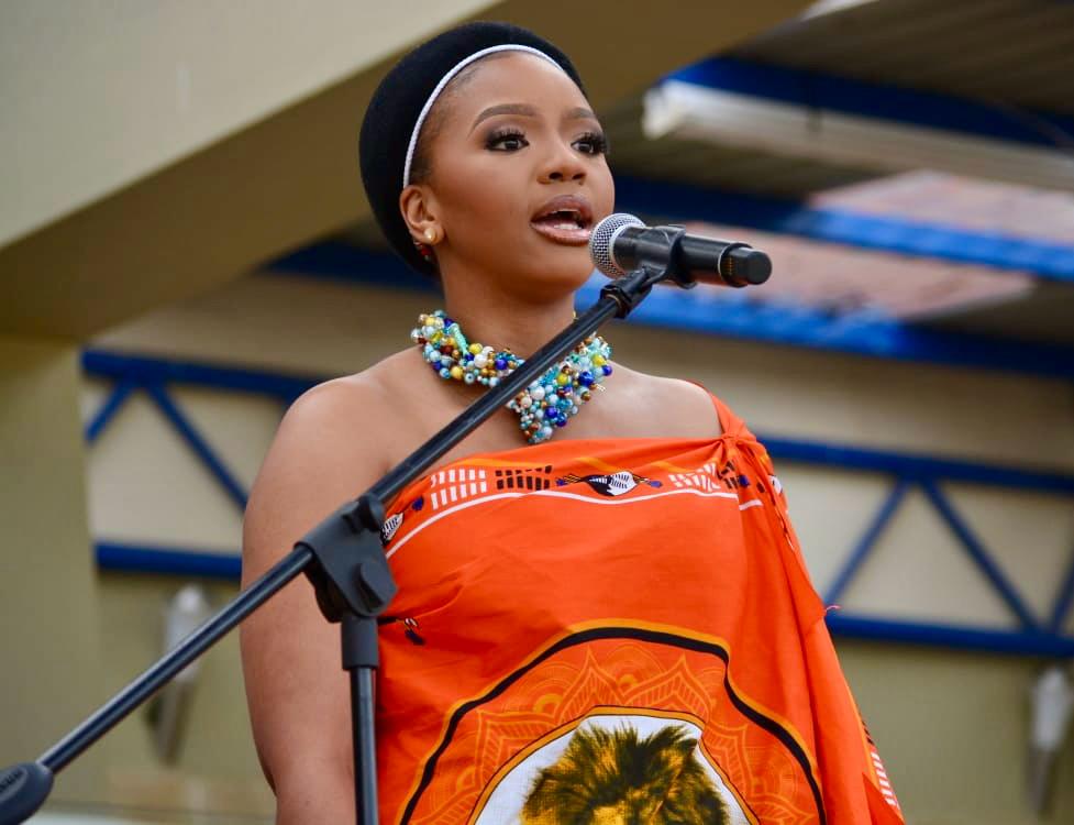 A total of 1,462 blankets have been donated by Inkhosikati LaNkambule, bringing warmth to the elderly, OVC, and those in need this winter. The donation was made on her behalf by Princess Sibahle at Ludzidzini Royal Residence today.