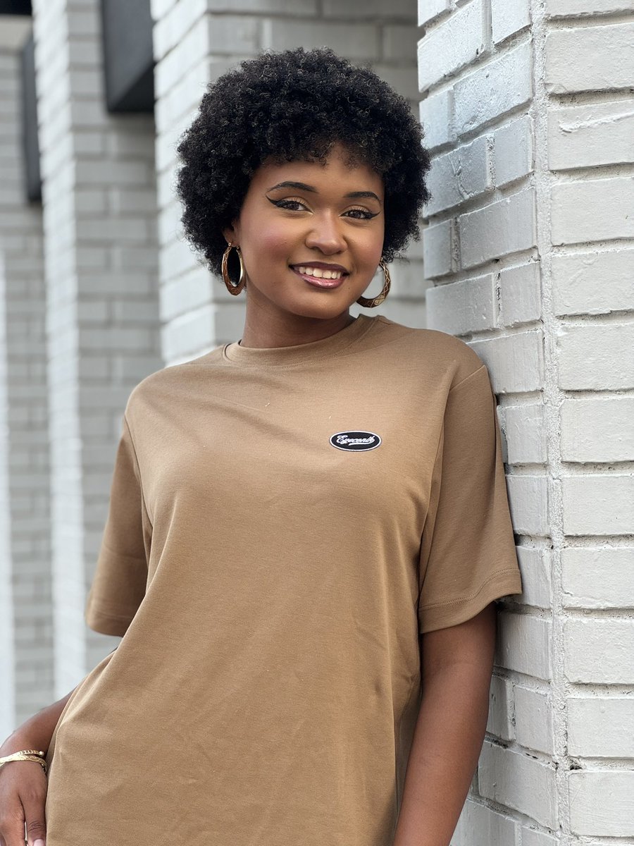 🅔🅨🅔🅒🅞🅝🅘🅚 🅑🅡🅐🅝🅓
NOW AVAILABLE: From our House of Standards, this is where it all begins. “The Signature” is a timeless tee featuring Eyeconik in smooth embroidered script — a nod to the ones who lead with quiet confidence and bold intention. #BeEyeconikOrBeForgotten