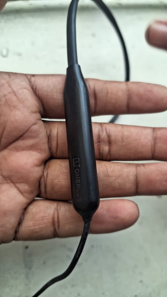 MandalProbin's tweet photo. @AmazonIN delivered a DAMAGED product &amp; sent the WRONG item - OnePlus instead of Realme Buds! Opened in front of the delivery boy, but they still refuse to replace or refund, and return option isn't available. @RealmeIndia @RealmeCareIN, please assist! #AmazonFail #RealmeSupport https://t.co/xE1YPqO2lK