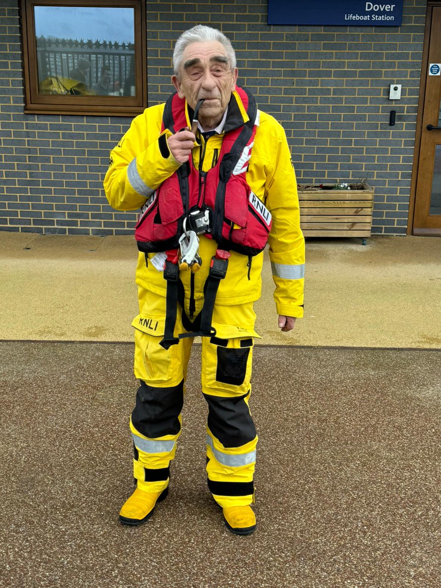 Dover RNLI Lifeboat tweet media