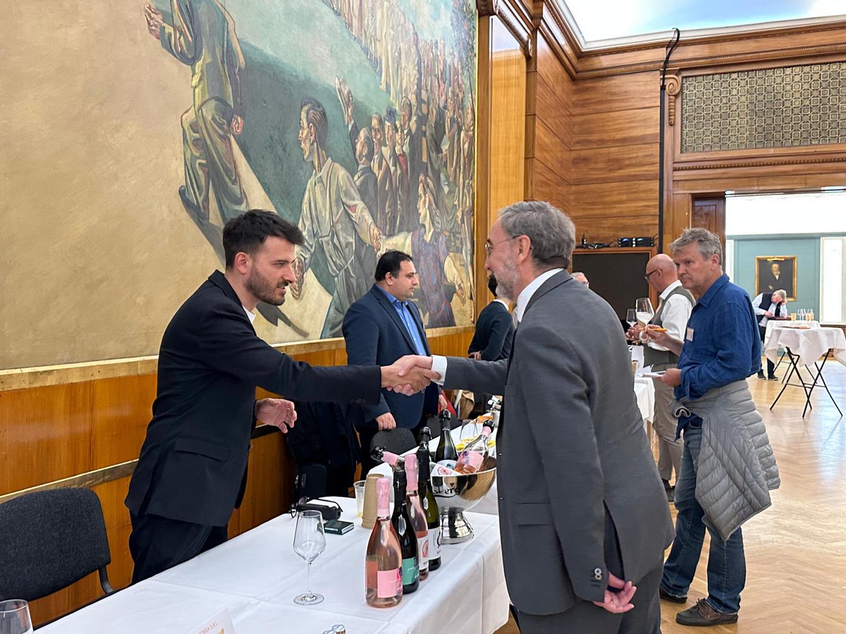 🇮🇹✨ Le bollicine italiane conquistano Oslo!
Oggi, alla Giornata dello Spumante Italiano organizzata da ICE-Agenzia a #Oslo, presso il centro congressi Håndverkeren, 16 cantine provenienti da tutta Italia hanno presentato il meglio della loro produzione a importatori,