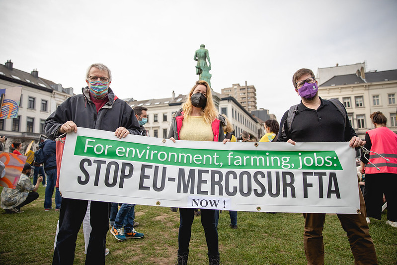 Of the many concerns raised by the current version of the #EU-#Mercosur free trade agreement, those relating to the inclusion of a “rebalancing mechanism” in the chapter on dispute settlement are perhaps the most serious, says <a href="/VeblenInstitute/">Veblen Institute for Economic Reforms</a> analysis

bilaterals.org/?analysis-of-t…